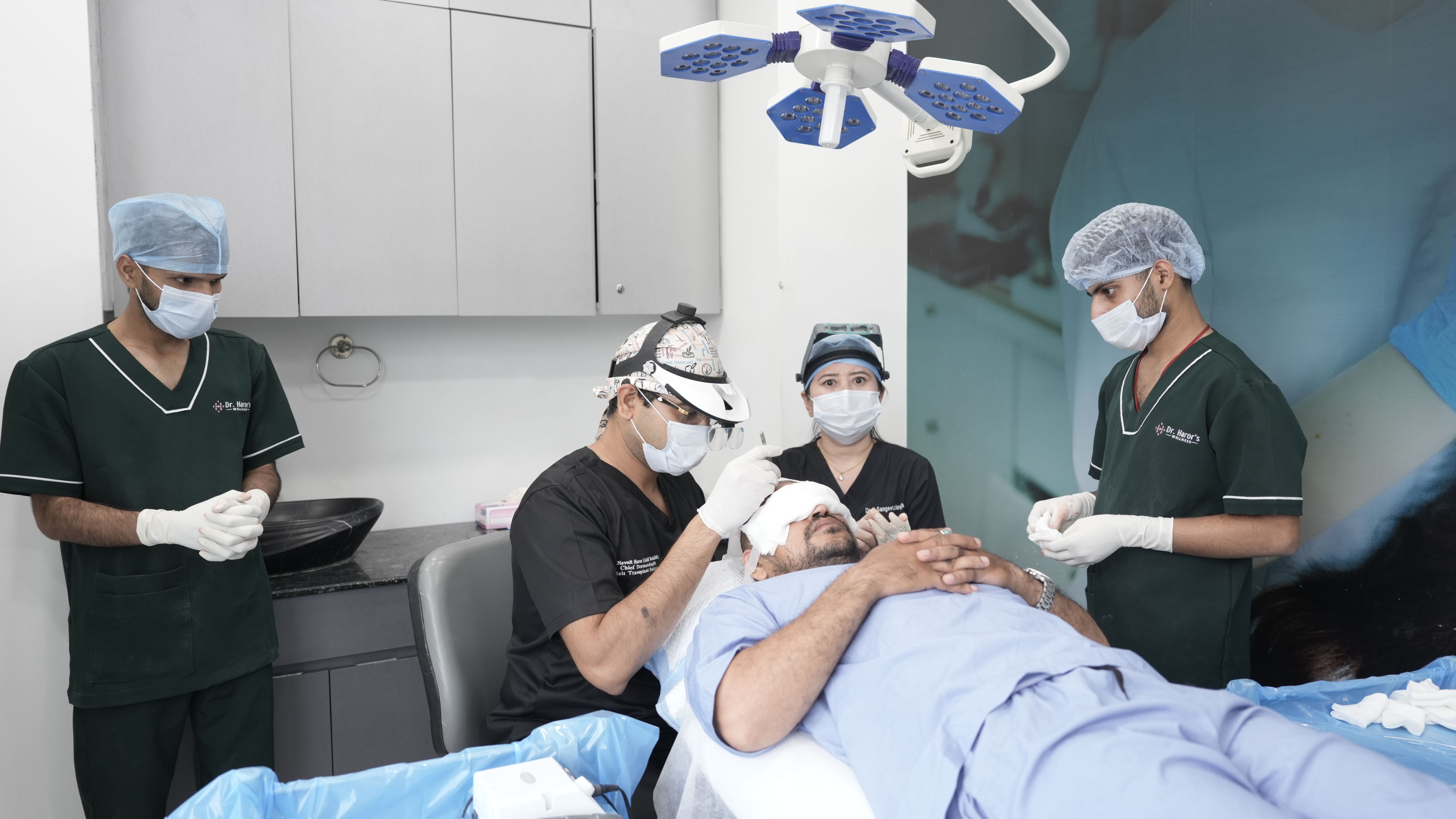 Consultorio moderno de cirugía plástica y estética en Buenos Aires con equipo médico profesional