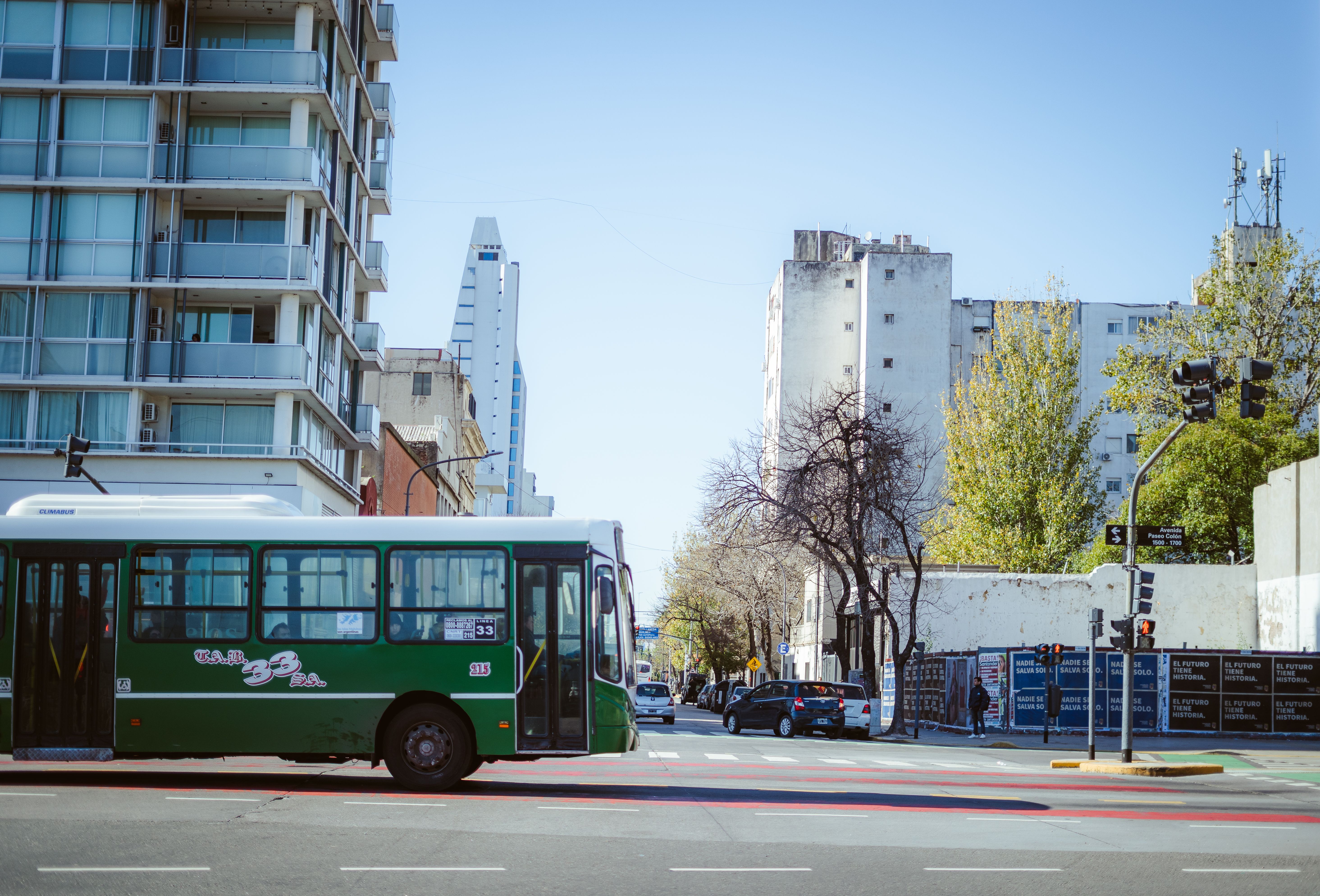 Vecinos y servicios para el hogar en el barrio residencial de Caballito, Buenos Aires