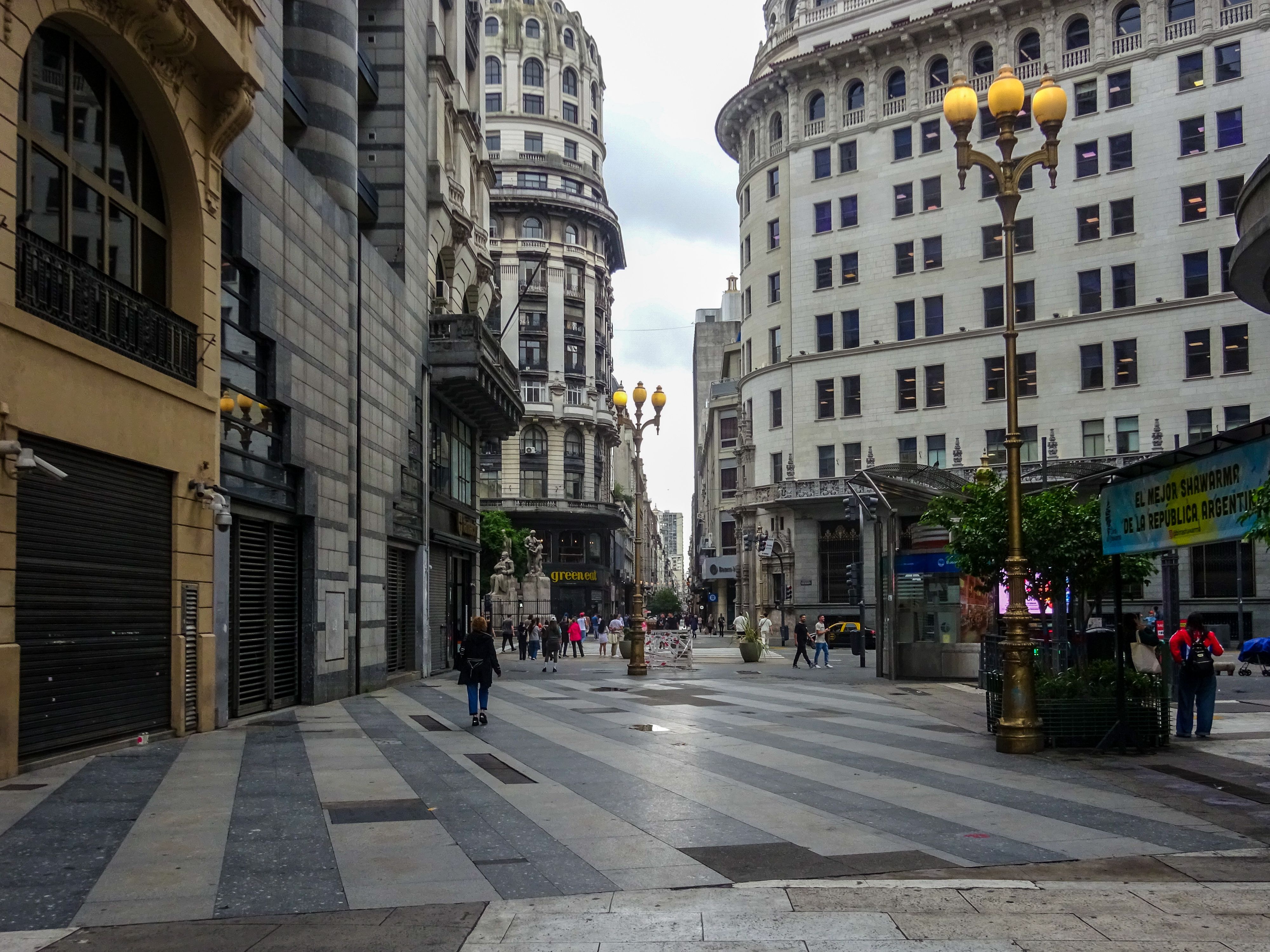 Vista del Microcentro porteño con oficinas y edificios corporativos en San Nicolás, Buenos Aires