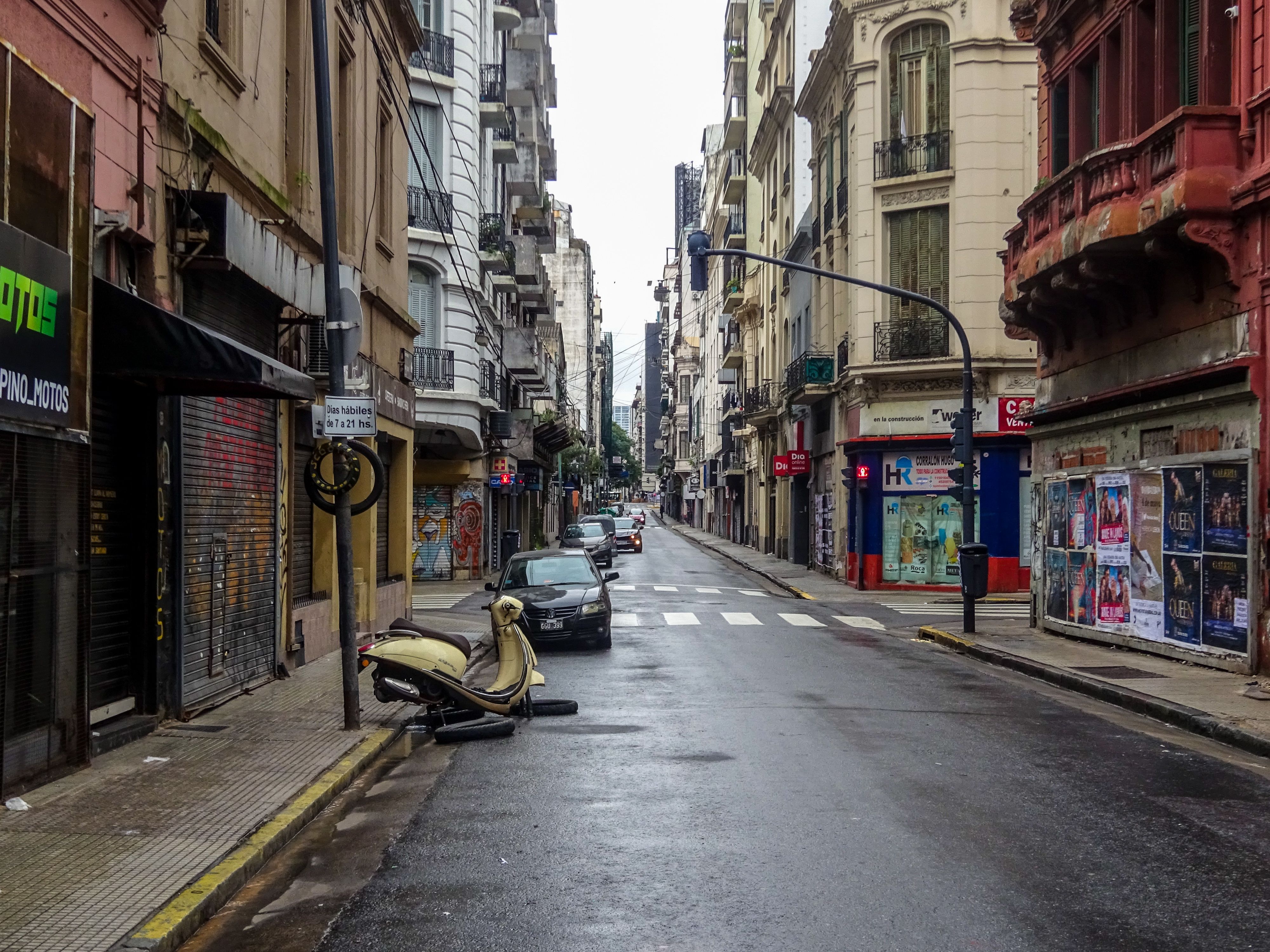 Locales de outlets, diseño y gastronomía en las calles de Villa Crespo, Buenos Aires